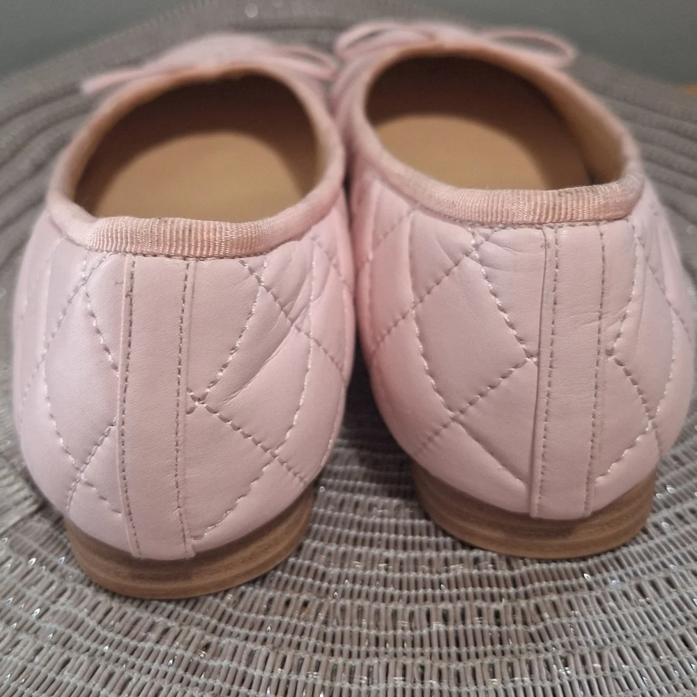 CHANEL Light Pink Quilted Leather Ballet Flats with Bow - Picture 5 of 10